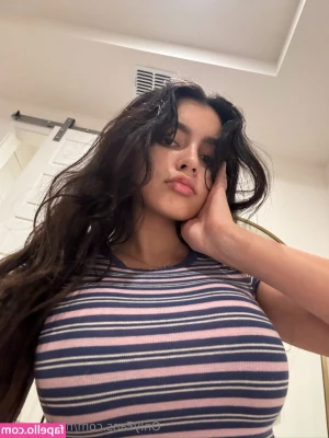 Noelle Emily [ noelle-emily-7 ] - Si alcanzas a ver algo  avísame por DM