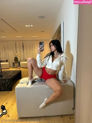 Noelle Emily [ noelle-emily-7 ] - Some more flashback material from Lisbon. I got that wax job the day