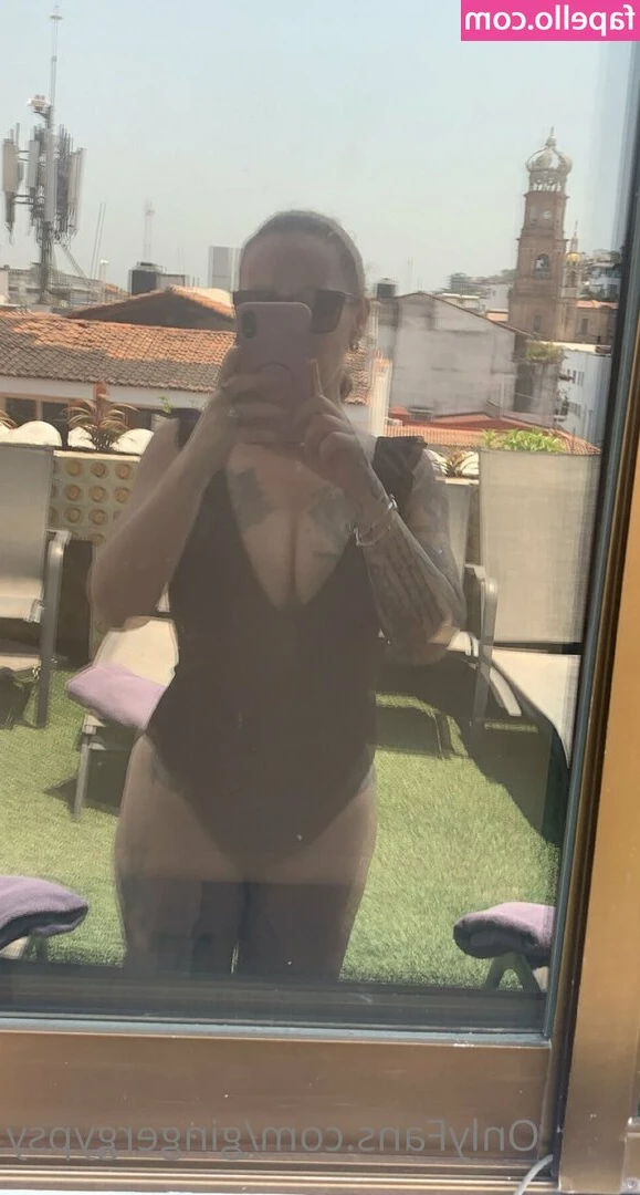gingergypsy - I love showing off my petite body here😉