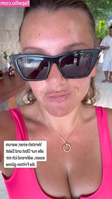 Evelyn Burdecki [ evelyn-burdecki ] - One look into my eyes  and you ll see my naughty intentions