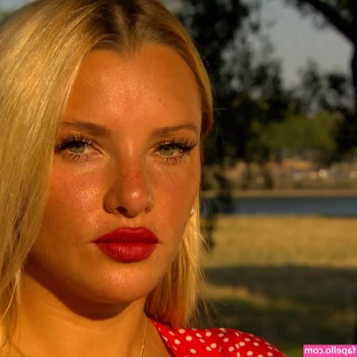 Evelyn Burdecki [ evelyn-burdecki ] - i was feeling like a little chav slut in my mini skirt with 