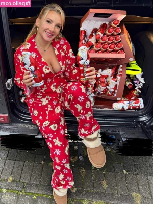 Evelyn Burdecki [ evelyn-burdecki ] - Me and @ellyraine have been busy dressing up all saucy and naughty at