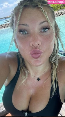 Evelyn Burdecki [ evelyn-burdecki ] - See how quickly I made him cum