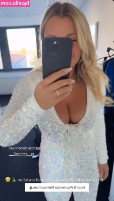 Evelyn Burdecki [ evelyn-burdecki ] - Just a little nipple rub for ya