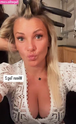 Evelyn Burdecki [ evelyn-burdecki ] - Kiss me under the cameltoe
