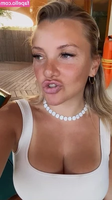 Evelyn Burdecki [ evelyn-burdecki ] - Surprise! Here are some tittles :) enjoy the view!
