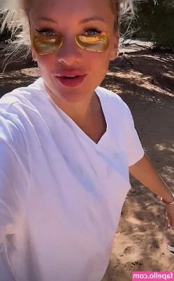 Evelyn Burdecki [ evelyn-burdecki ] - I had a couple of really busy days  I finished making a custom video