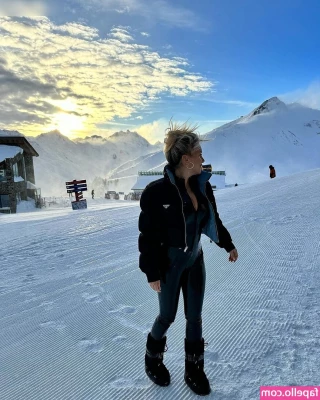 Evelyn Burdecki [ evelyn-burdecki ] - Take a vote on what content you’d like to see more of or comment if