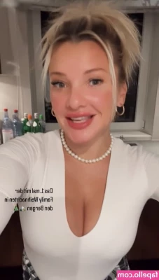 Evelyn Burdecki [ evelyn-burdecki ] - booty hole video