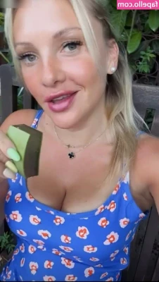 Evelyn Burdecki [ evelyn-burdecki ] - Just a little bored tonight so I m having some fun with my tits