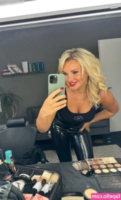 Evelyn Burdecki [ evelyn-burdecki ] - Just a couple quick cumshots to brighten your day ☀️
