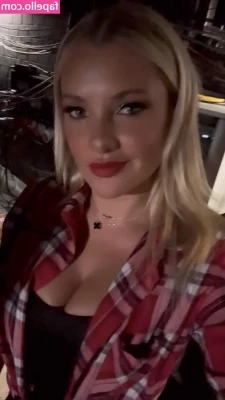 Evelyn Burdecki [ evelyn-burdecki ] - Hey cutie  I m ready to schedule more customs  Send me a message
