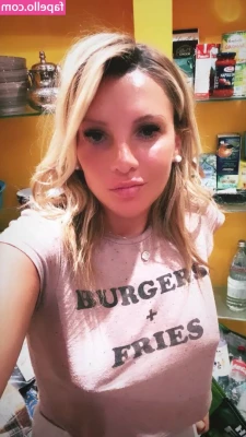 Evelyn Burdecki [ evelyn-burdecki ] - Hii💋💋