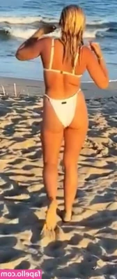 Evelyn Burdecki [ evelyn-burdecki ] - How sexy are we  I like grabbing  indicafetish butt   Photos by Cecil