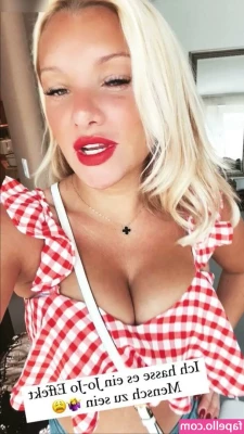 Evelyn Burdecki [ evelyn-burdecki ] - Thick thighs save lives