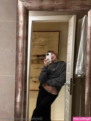 mialarelles - Insert yourself wherever you like 😋
