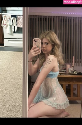 imoliveemmm [ olive ] - Should i fuck her? 😏 @lilli-love 😍