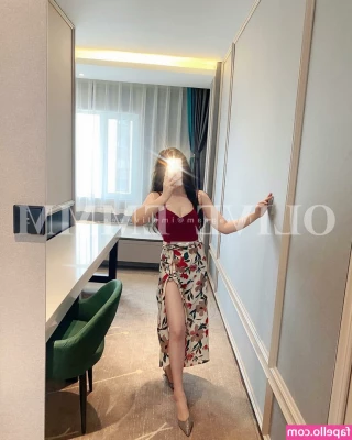 imoliveemmm [ olive ] - I've got so much B+G and solo content coming this week! Just a tease