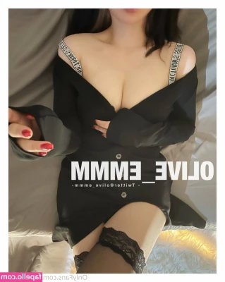 imoliveemmm [ olive ] - Can I do a strip tease for you baby Tip  10 and I ll send you a video