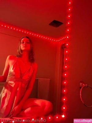 bridgett_ttt [ bridgett-ttt ] - A little anal play in the open by the fire