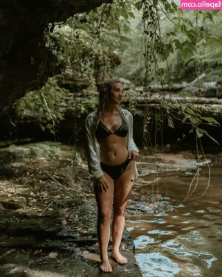 Kyleigh Harner [ kyleigh-harner ] - My delicious ass in leggins and my big soles barefoot  can you even