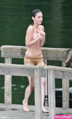 Megan Fox [ megan-fox ] - Peek-a-boo