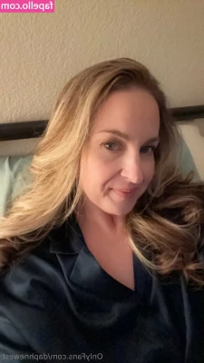 daphnewest - 😍DID SOMEONE ORDER HOME DELIVERY? FARRAH AT HOME 🏡 PICK A