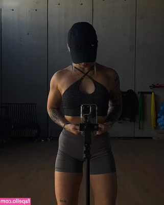 Lilly Winnekens [ lilly-winnekens ] - Morning from the back