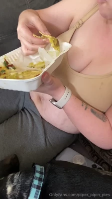 piper_pipin_pies [ piper-pipin-pies ] - Skinny and big tittied babe    This gurl in the service of art   She