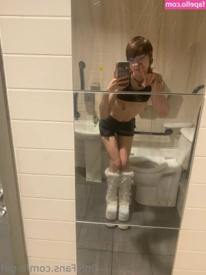 e-girl - Now in your inbox babe 💋