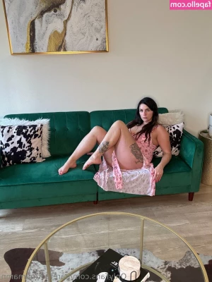 Barefootmamamn [ barefootmamamn-2 ] - Would you handcuff me if I was naughty