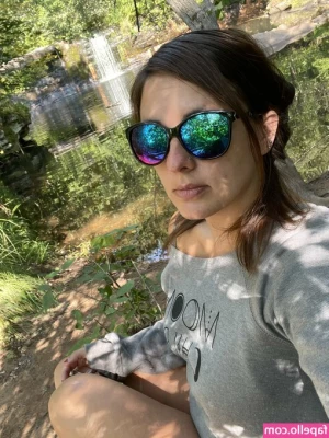 Barefootmamamn [ barefootmamamn-2 ] - Making some content this week  What would you like to see  Also 