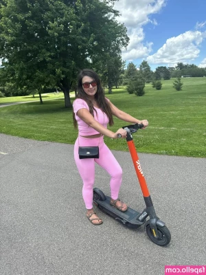 Barefootmamamn [ barefootmamamn-2 ] - Legs pussy and tits