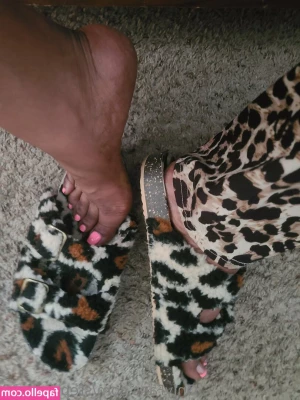 stepcorrect9 - What color should my next mani/ pedi be ?? I cant decide 😫
