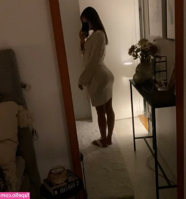 Ellaaaabergztrom - Just got my nails done who s interested in some sexy feet pics
