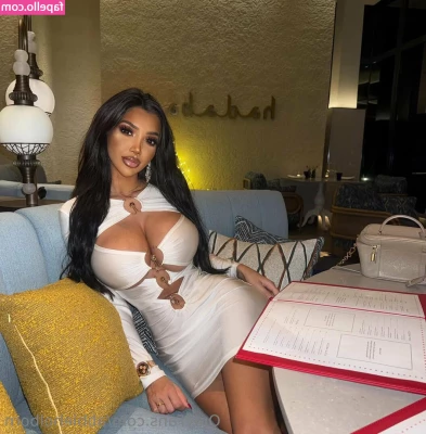 abbieholborn - Tan lines coming in strong already 🥰
