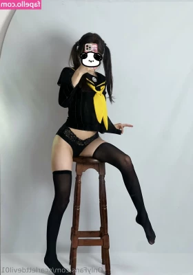 scarlettdevil01 - Come snuggle and watch tv with me