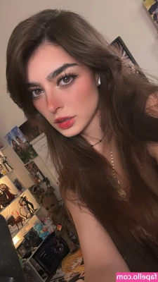 Aruuu - I m online on my VIP page rn and wanna chat to you    pom_wm