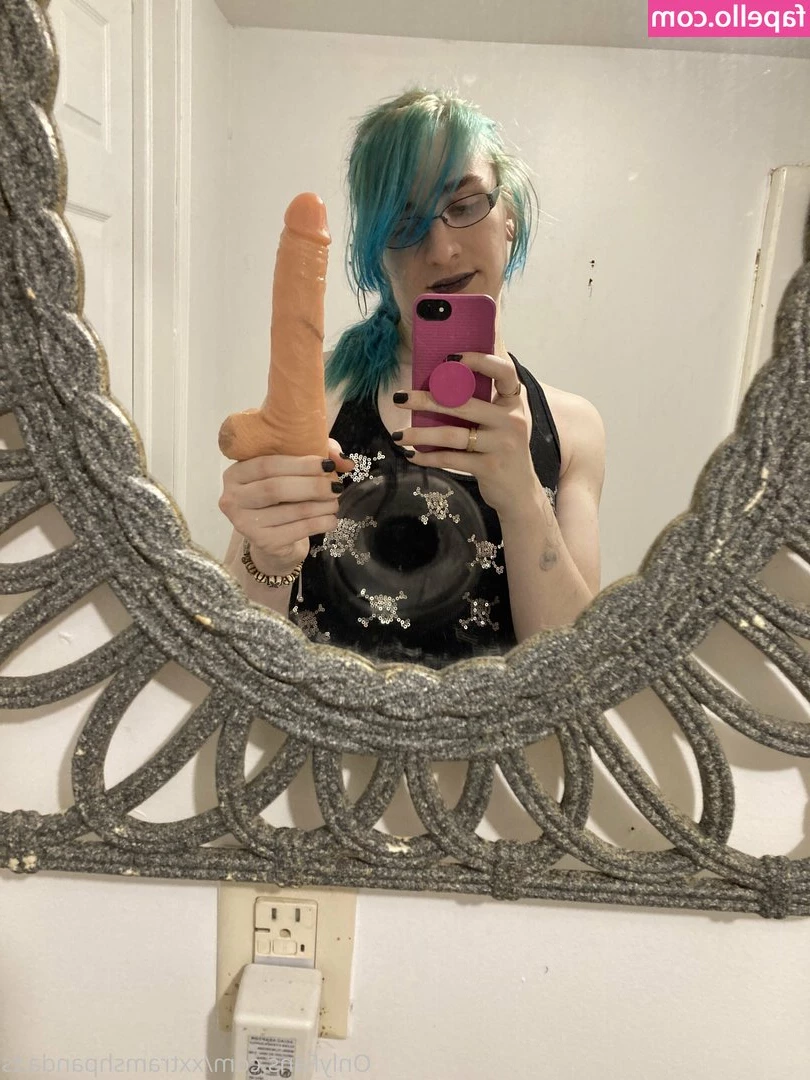 xxxtramshpanda - Can you oil my back for me?