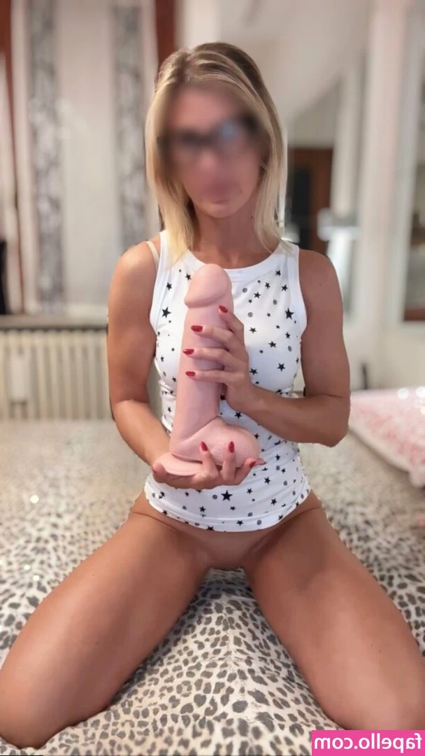 asja_visconti [ asja-visconti ] - Day one 👀🤤 who do u think it is ? .. like if u want more