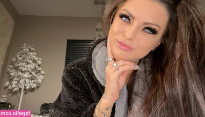 Kimber Veils [ kimber-veils ] - Sultry  kate_kk22 will captivate you with her seductive gaze and