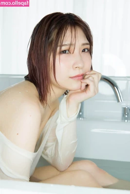 Marina Amatsu [ marina-amatsu ] - Playing with my bush