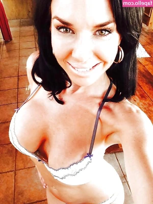 Veronica Avluv [ veronica-avluv ] - 1 like 1 kiss 💋