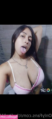 latinamorena22 - Peep the thigh gap