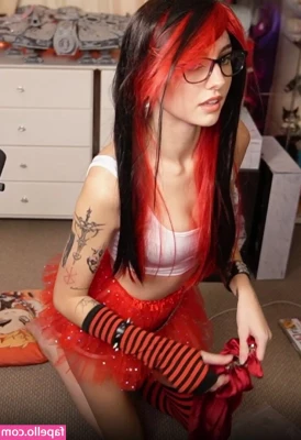 Gracelyra - Working from home today  come satisfy me