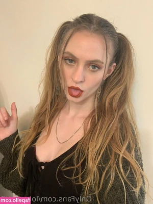 lola-costa - want me to do this to ur cock? 👅