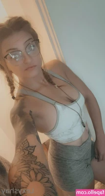 lexybebe5 - Who likes a tease? This was a custom someone requested of me flexing