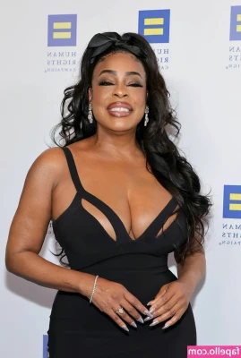 Niecy Nash [ niecy-nash ] - Do I look cute in this?