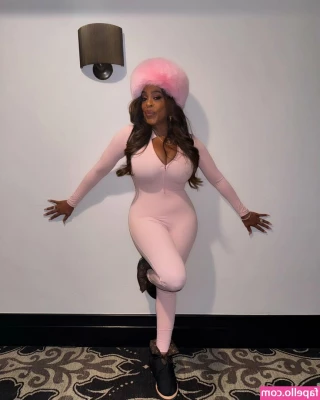Niecy Nash [ niecy-nash ] - Stills from a new clip with @codivore