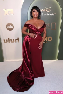 Niecy Nash [ niecy-nash ] - 1-10 did you enjoy the sex tape? I sure did. His cock was huge!
